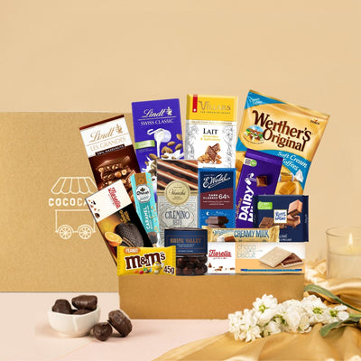 Introducing Gift Hampers' Signature Splendour Giftbox (Vegetarian), a luxurious chocolate hamper filled with chocolates and flowers. Perfect for the Diwali collection.