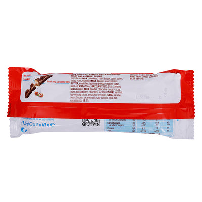 An image of a Kinder Bueno T2 43g chocolate bar on a white background.