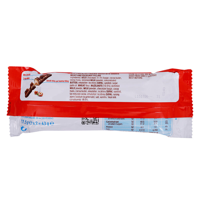 An image of a Kinder Bueno T2 43g chocolate bar on a white background.
