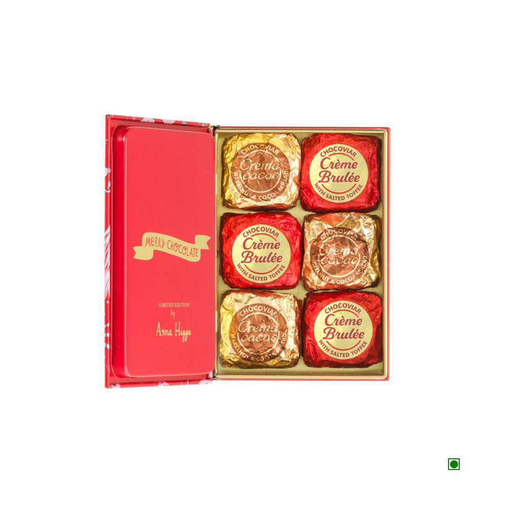 Unwrap the Venchi Christmas Anna Higgie Mini Book (118g) to discover six iconic crème brûlée treats in gold and red wrappers, each with surprise fillings.