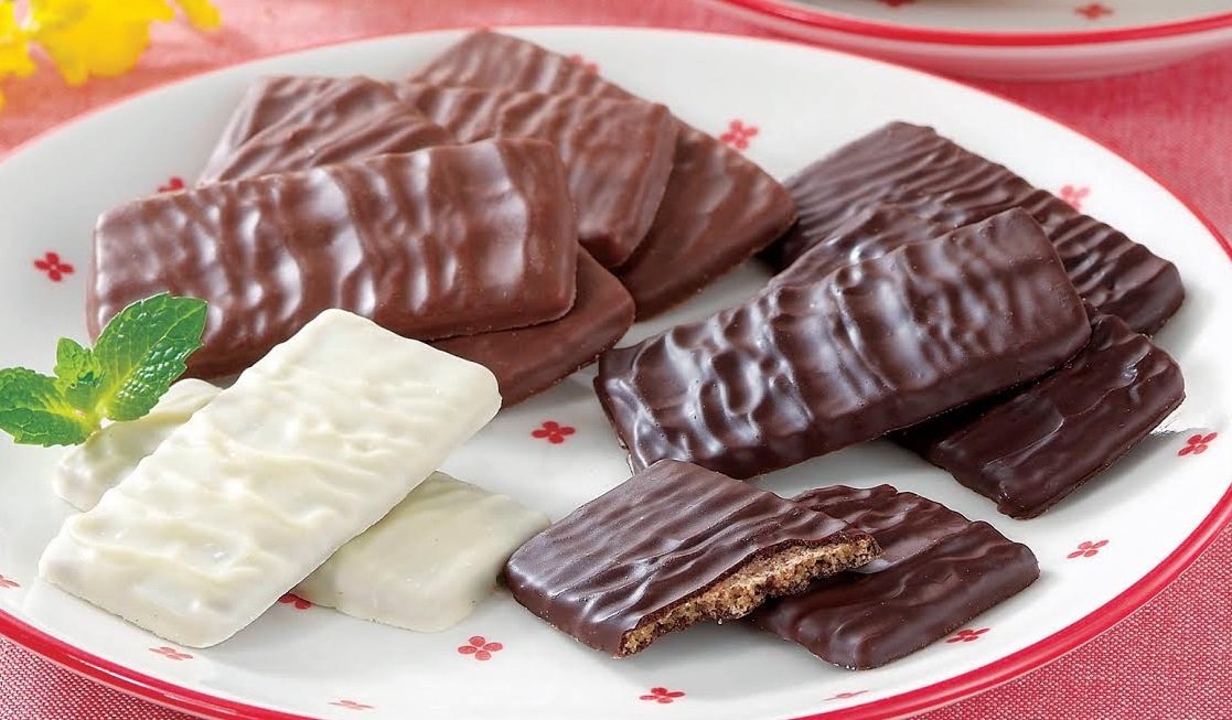 A plate of Jules Destrooper Belgian Chocolate Thins 100g with mint on it.