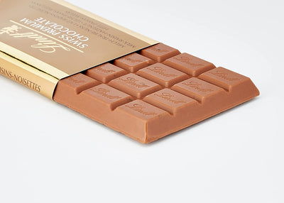 An image of Lindt Gold Tab Milk with Hazelnuts 300g chocolate bar on a white background.